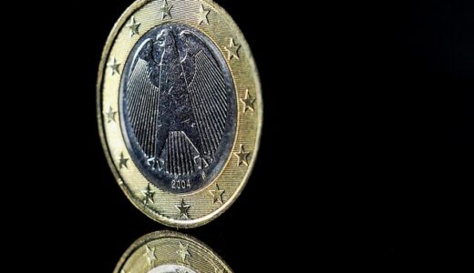 企業の資金繰りを改善する方法：期日現金とファクタリングのすべて