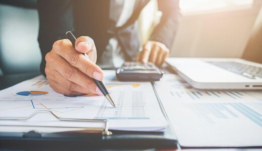 消費税中間納付の仕訳処理を完全解説！税込・税抜経理方式の違いと実務のポイント