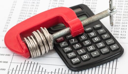 消費税の中間納付とは？個人事業主が知るべき仕訳処理と資金繰りのポイント